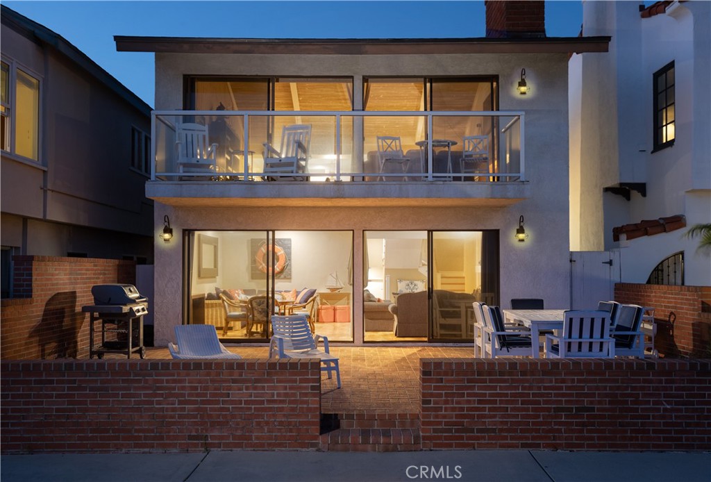 1303 E Balboa Boulevard