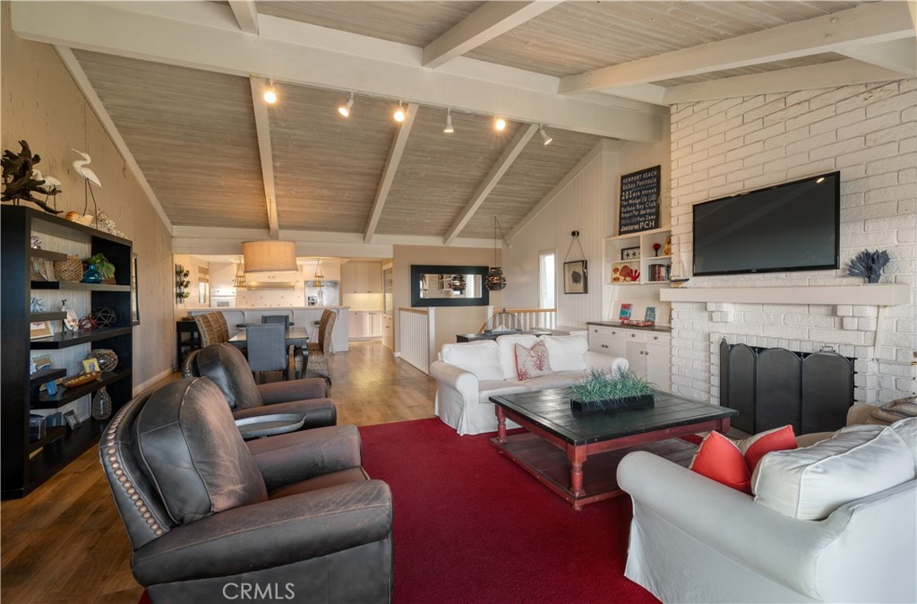 1303 E Balboa Boulevard