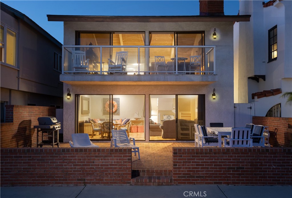 1303 E Balboa Boulevard