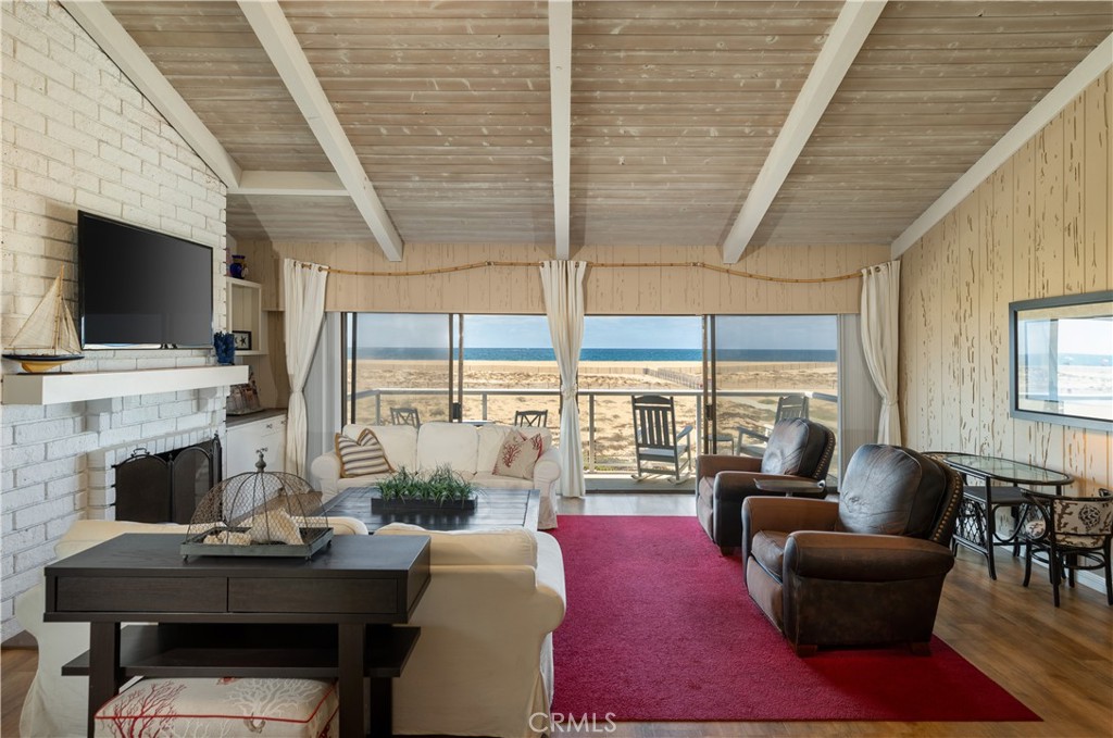 1303 E Balboa Boulevard