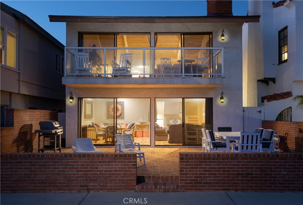 1303 E Balboa Boulevard