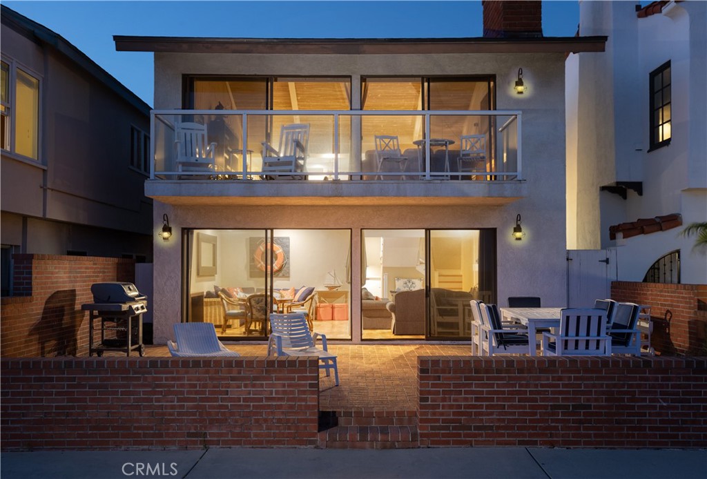 1303 E Balboa Boulevard