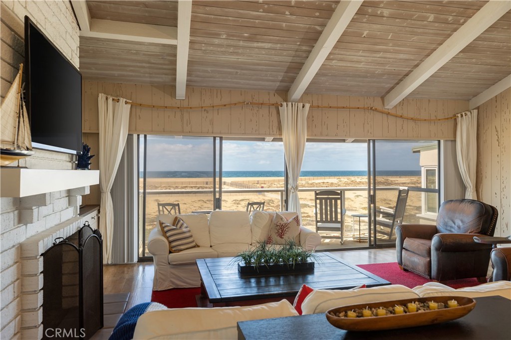1303 E Balboa Boulevard