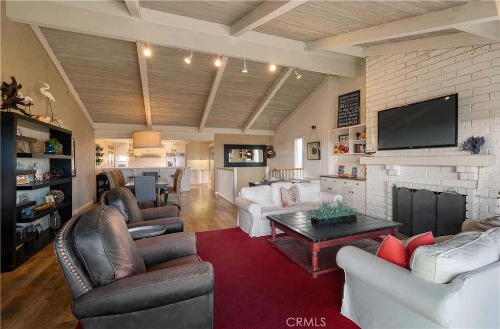 1303 E Balboa Boulevard