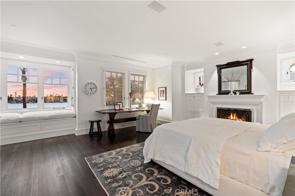 2411 Bayshore