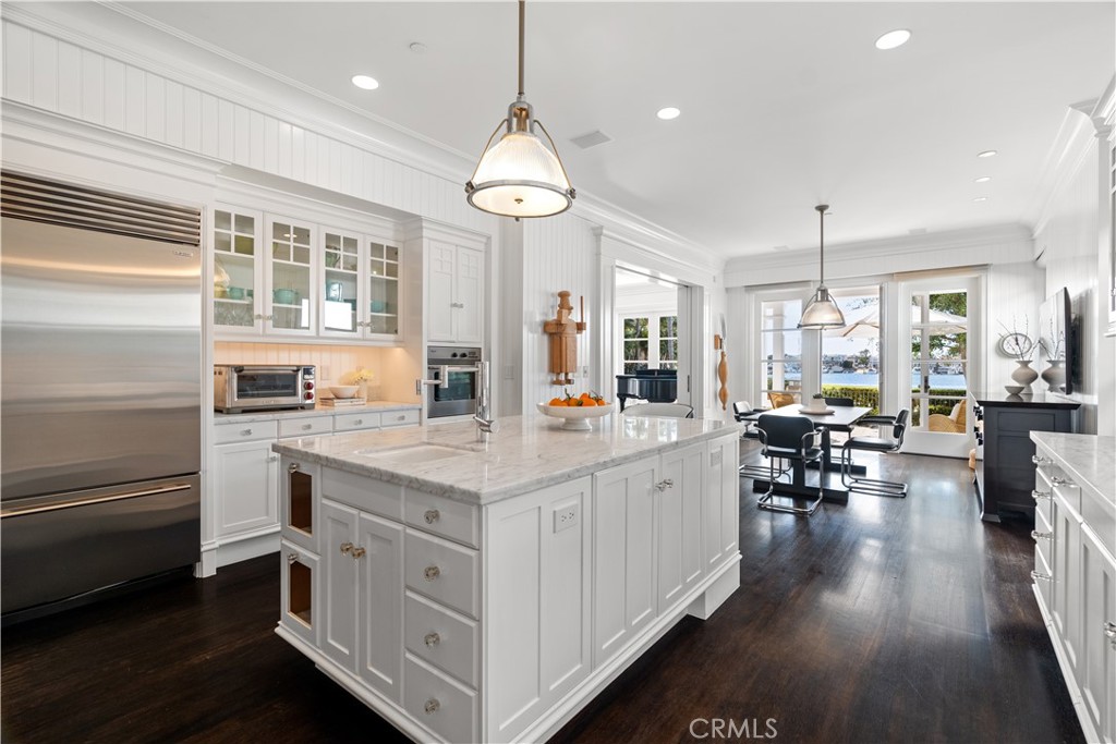 2411 Bayshore