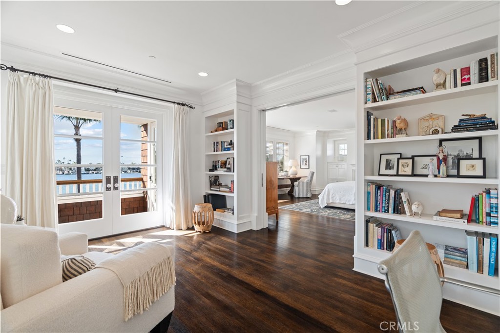 2411 Bayshore
