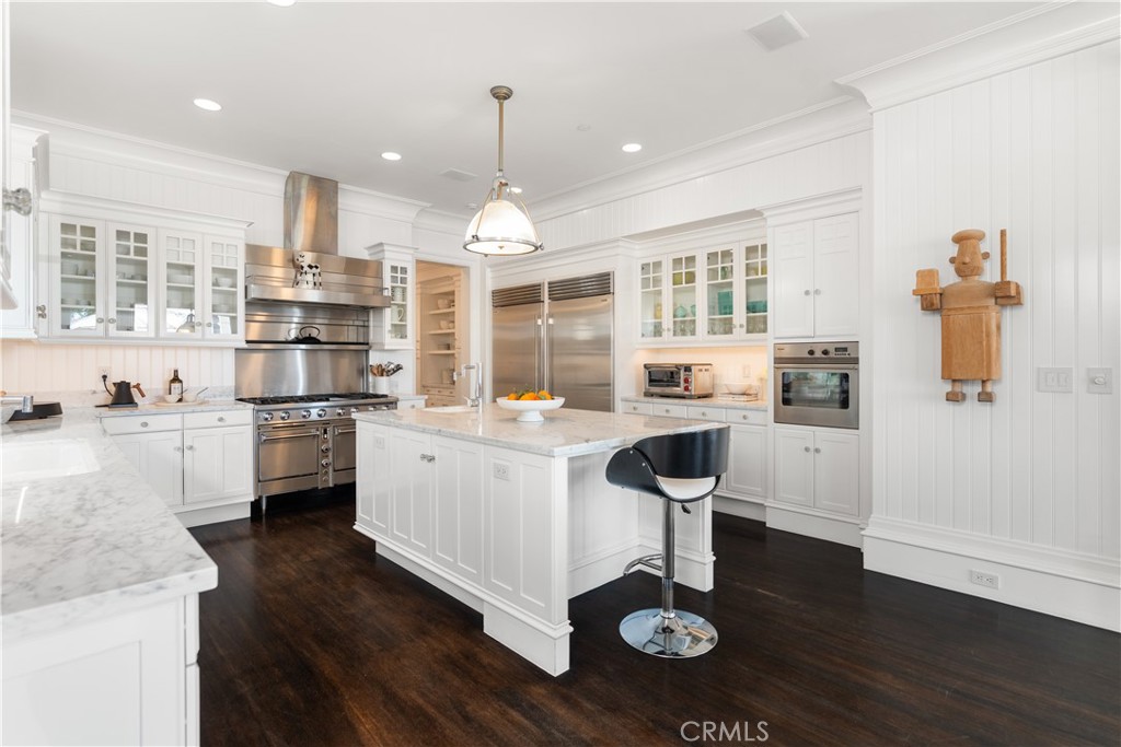 2411 Bayshore