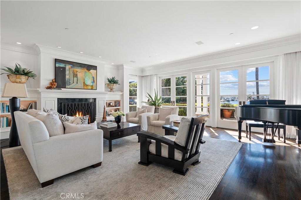 2411 Bayshore