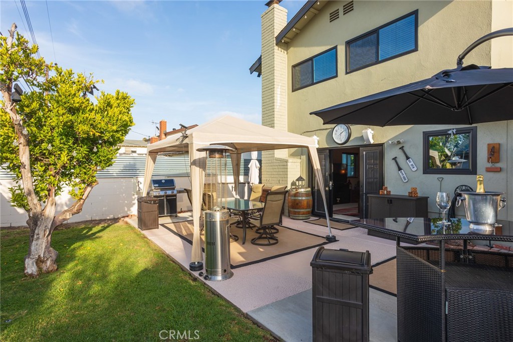 1136 Carson Street