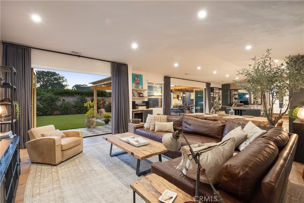 337 Costa Mesa Street