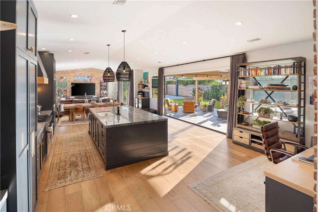 337 Costa Mesa Street