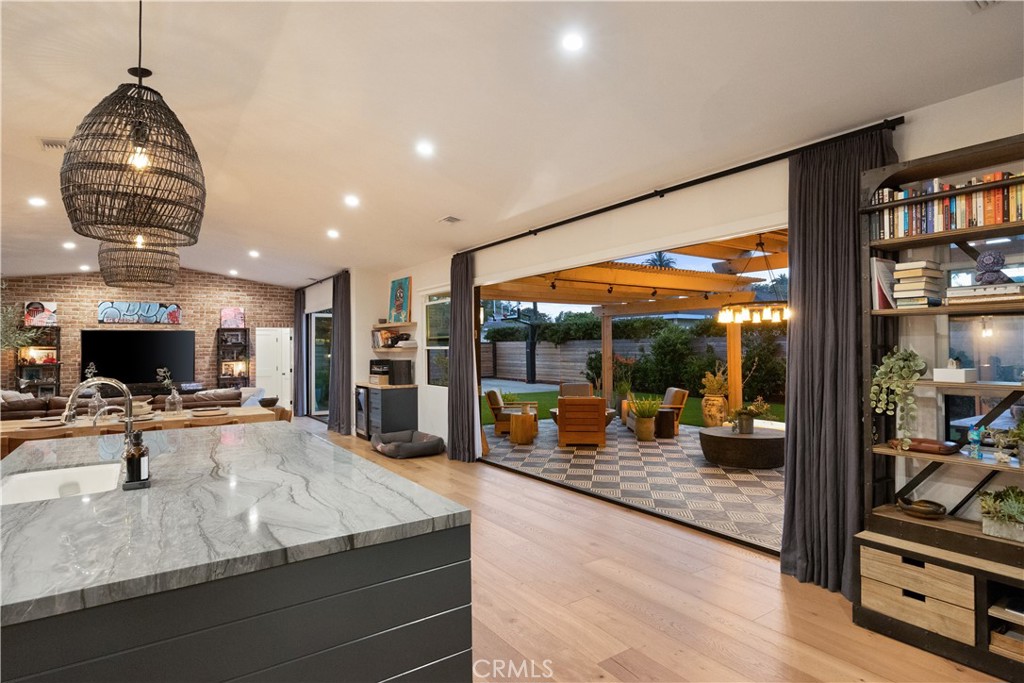 337 Costa Mesa Street