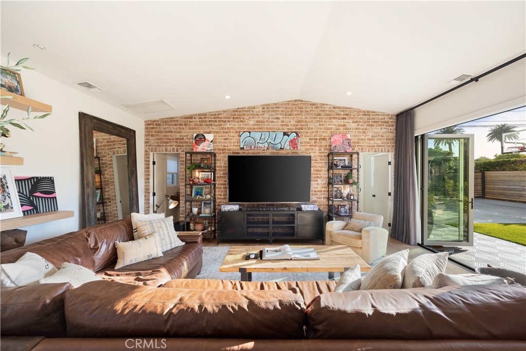 337 Costa Mesa Street