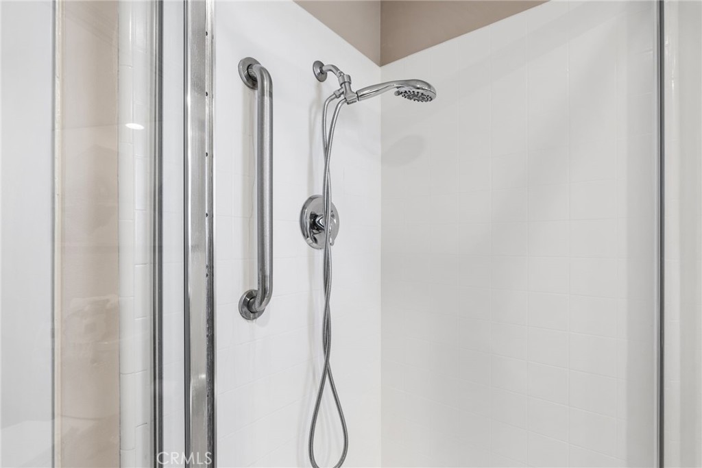 1004 15 Buckingham Lane 15