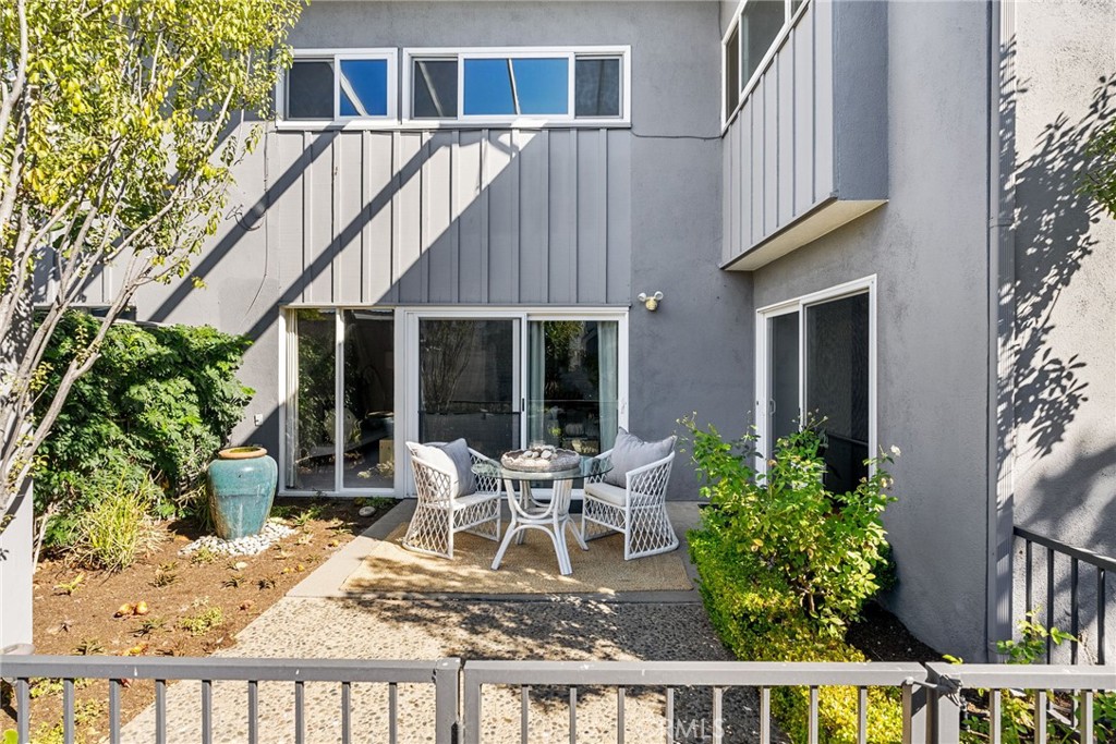 1004 15 Buckingham Lane 15