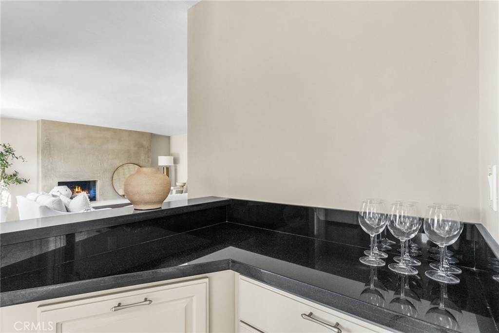 1004 15 Buckingham Lane 15