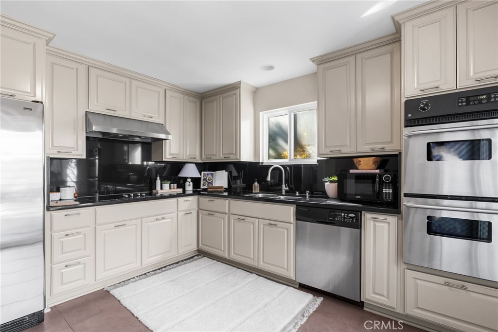 1004 15 Buckingham Lane 15