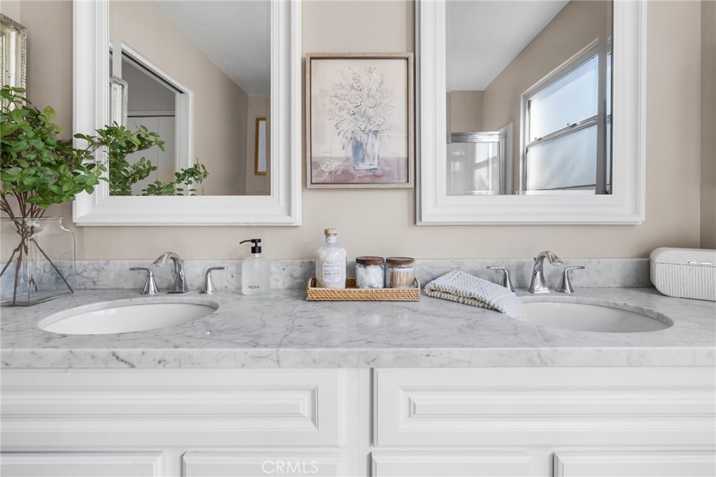 1004 15 Buckingham Lane 15