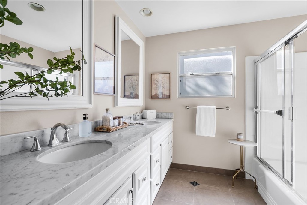 1004 15 Buckingham Lane 15