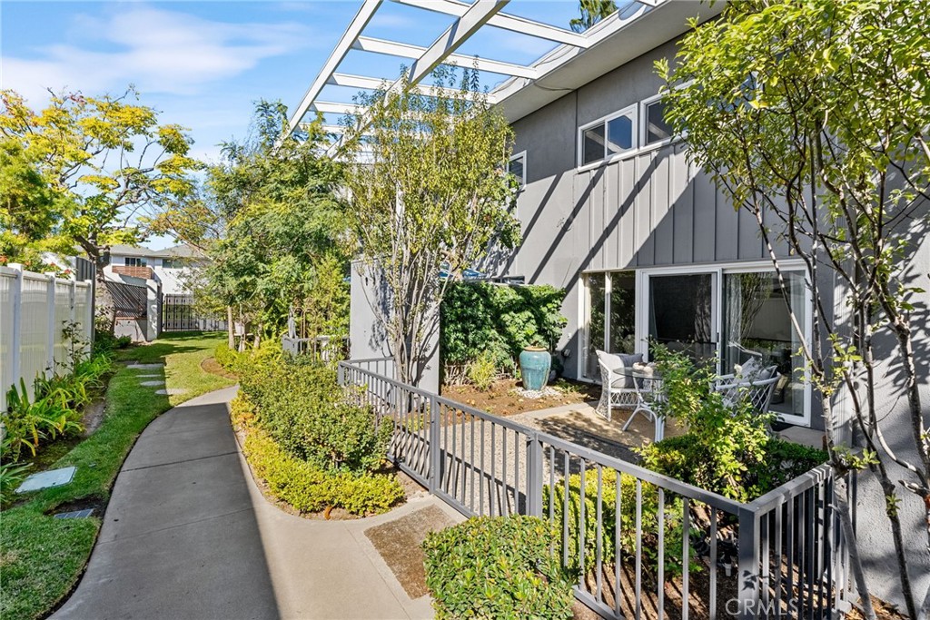 1004 15 Buckingham Lane 15