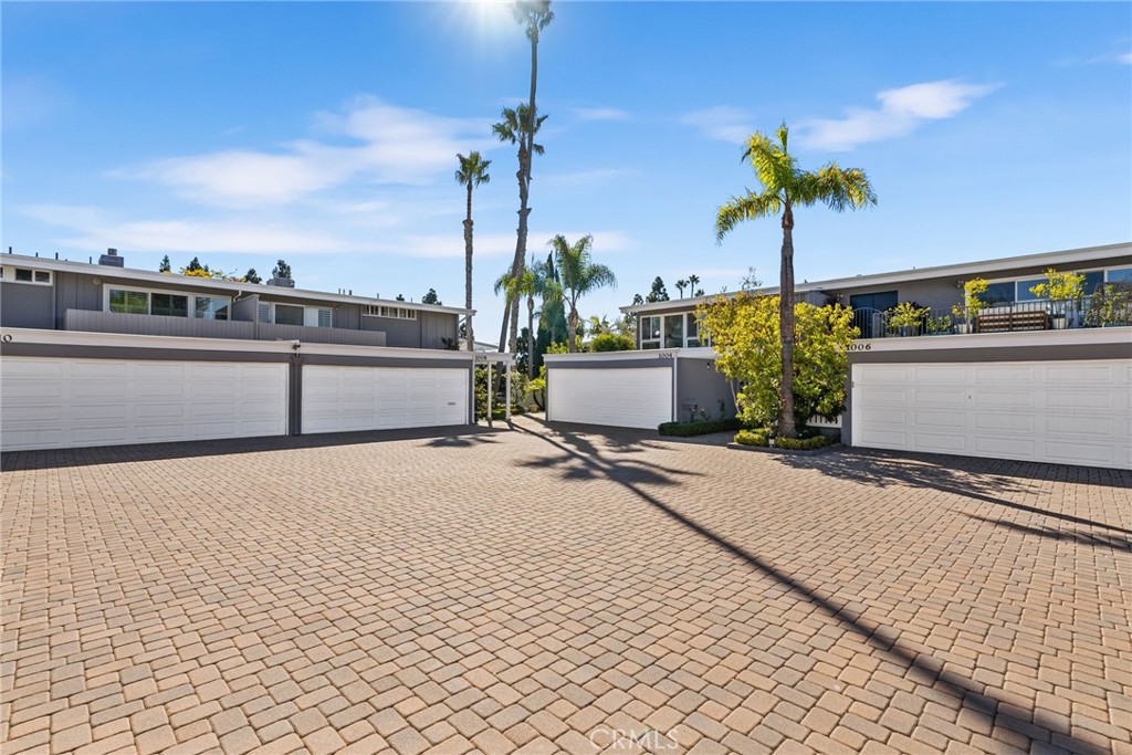 1004 15 Buckingham Lane 15