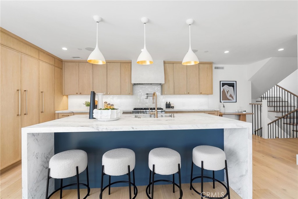 516 1/2 Acacia Avenue 1/2