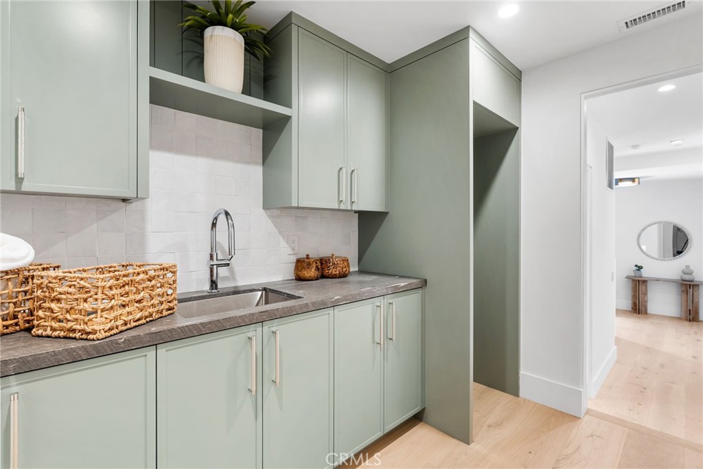 516 1/2 Acacia Avenue 1/2