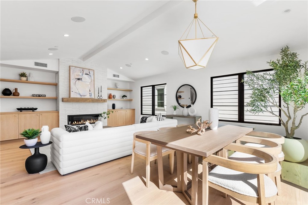 516 1/2 Acacia Avenue 1/2