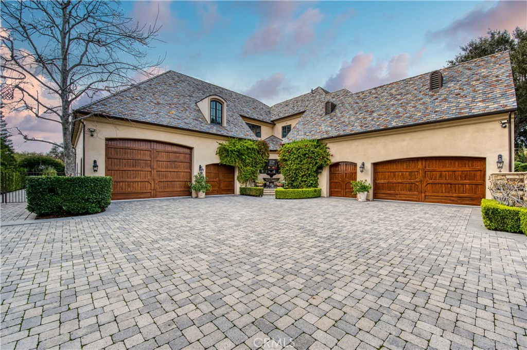 22931 Sonriente Trail