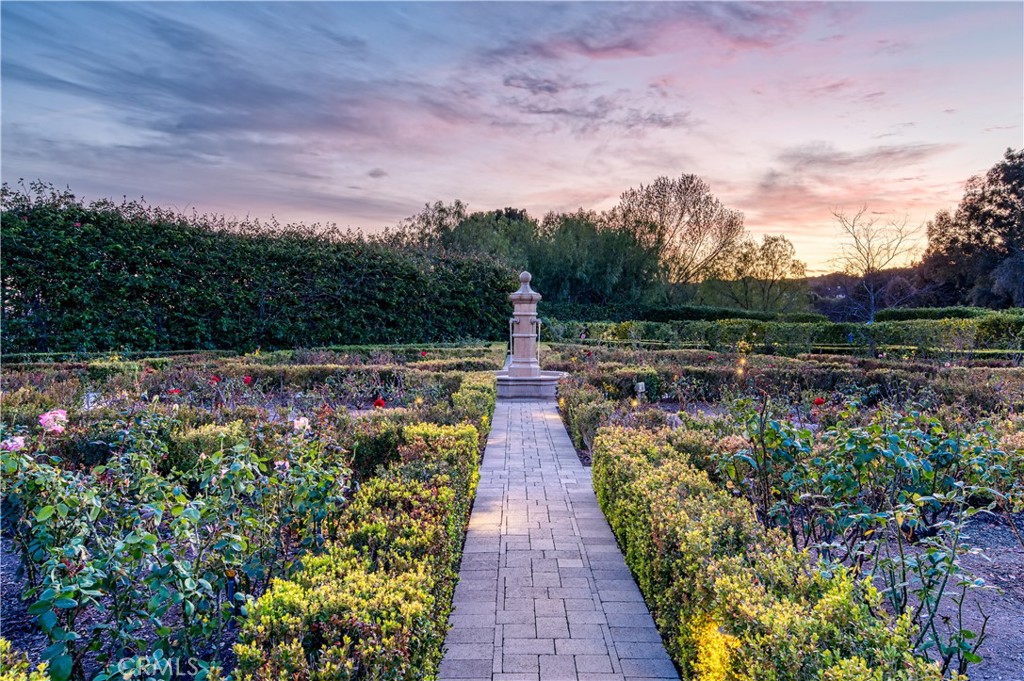 22931 Sonriente Trail