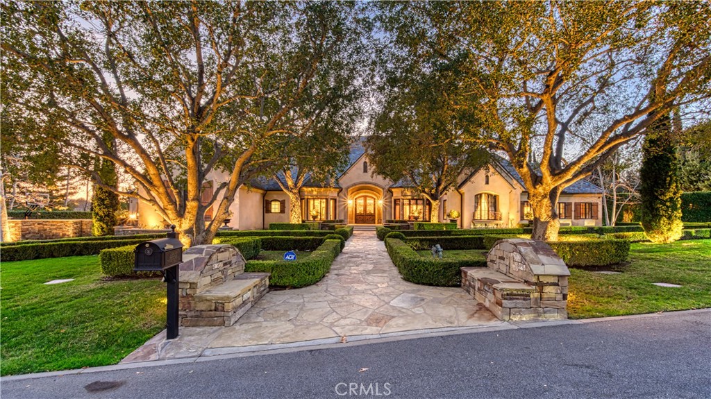 22931 Sonriente Trail