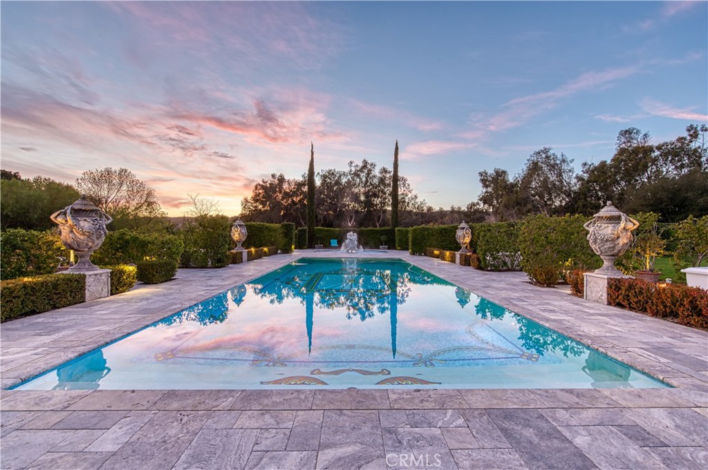 22931 Sonriente Trail