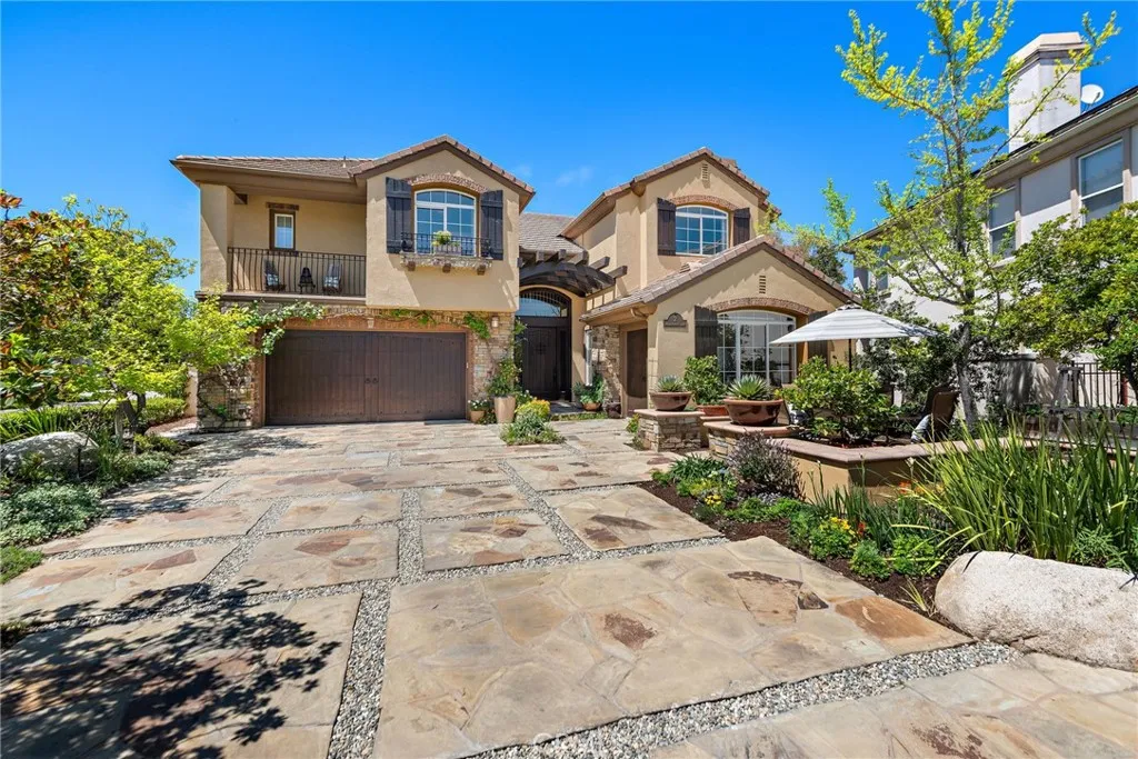 2 Williamsburg Lane