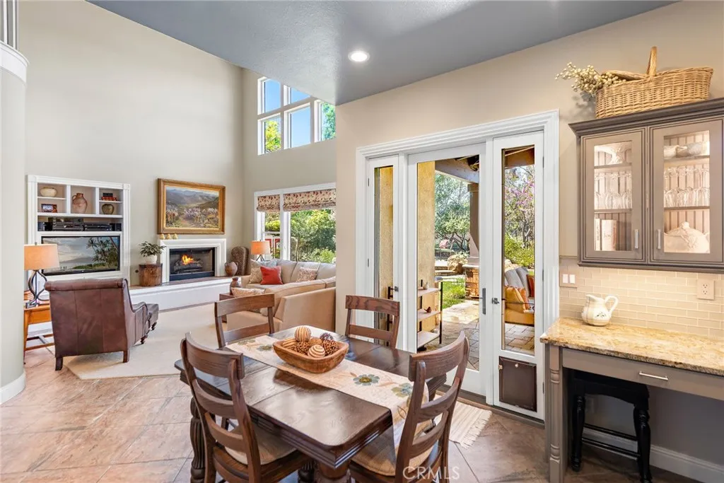 2 Williamsburg Lane