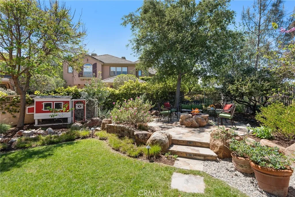 2 Williamsburg Lane