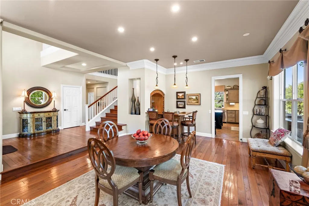 2 Williamsburg Lane