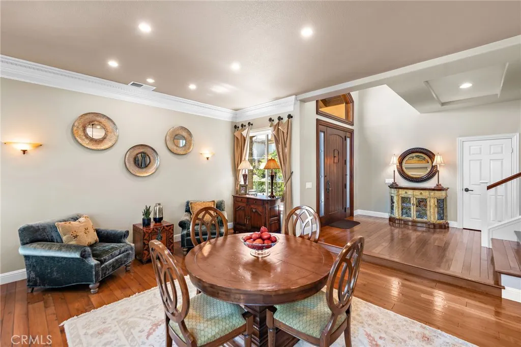 2 Williamsburg Lane