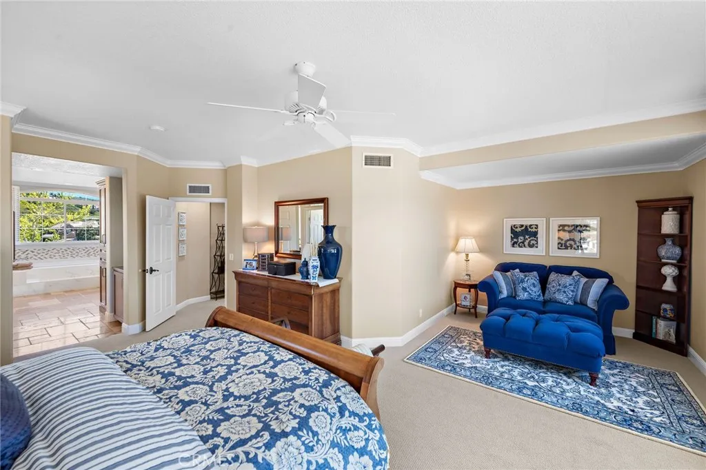 2 Williamsburg Lane