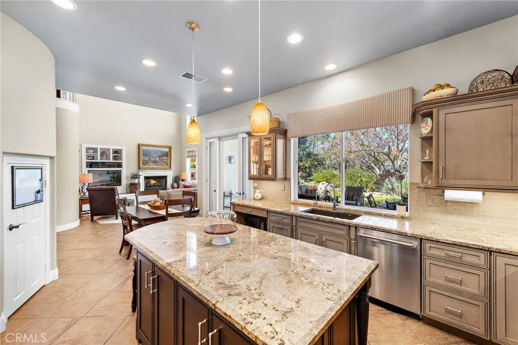 2 Williamsburg Lane