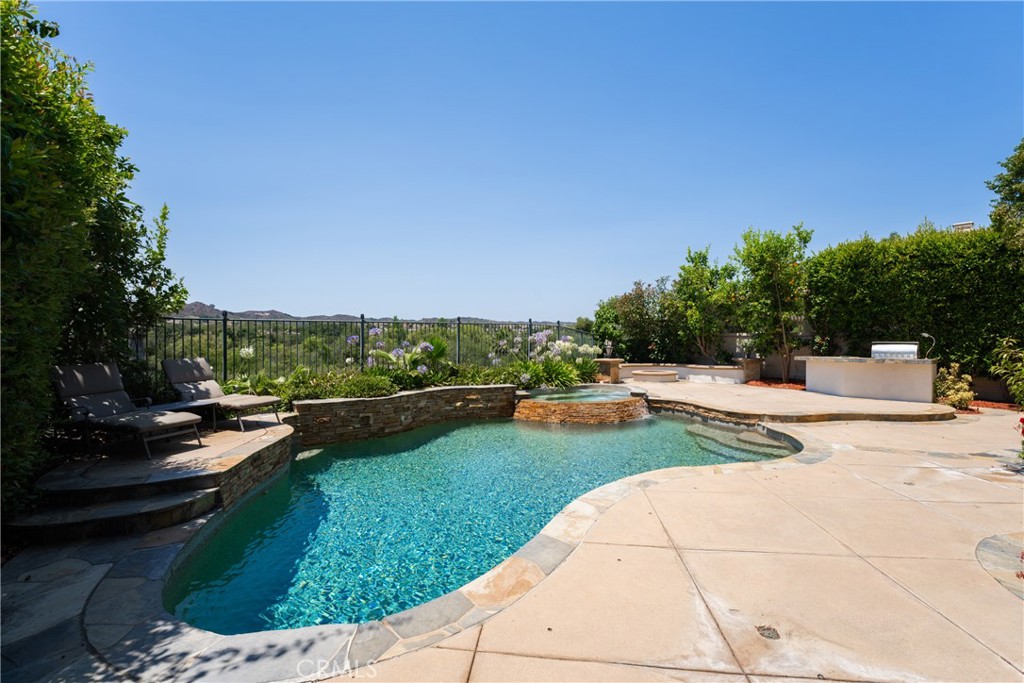 5 Douglass Drive
