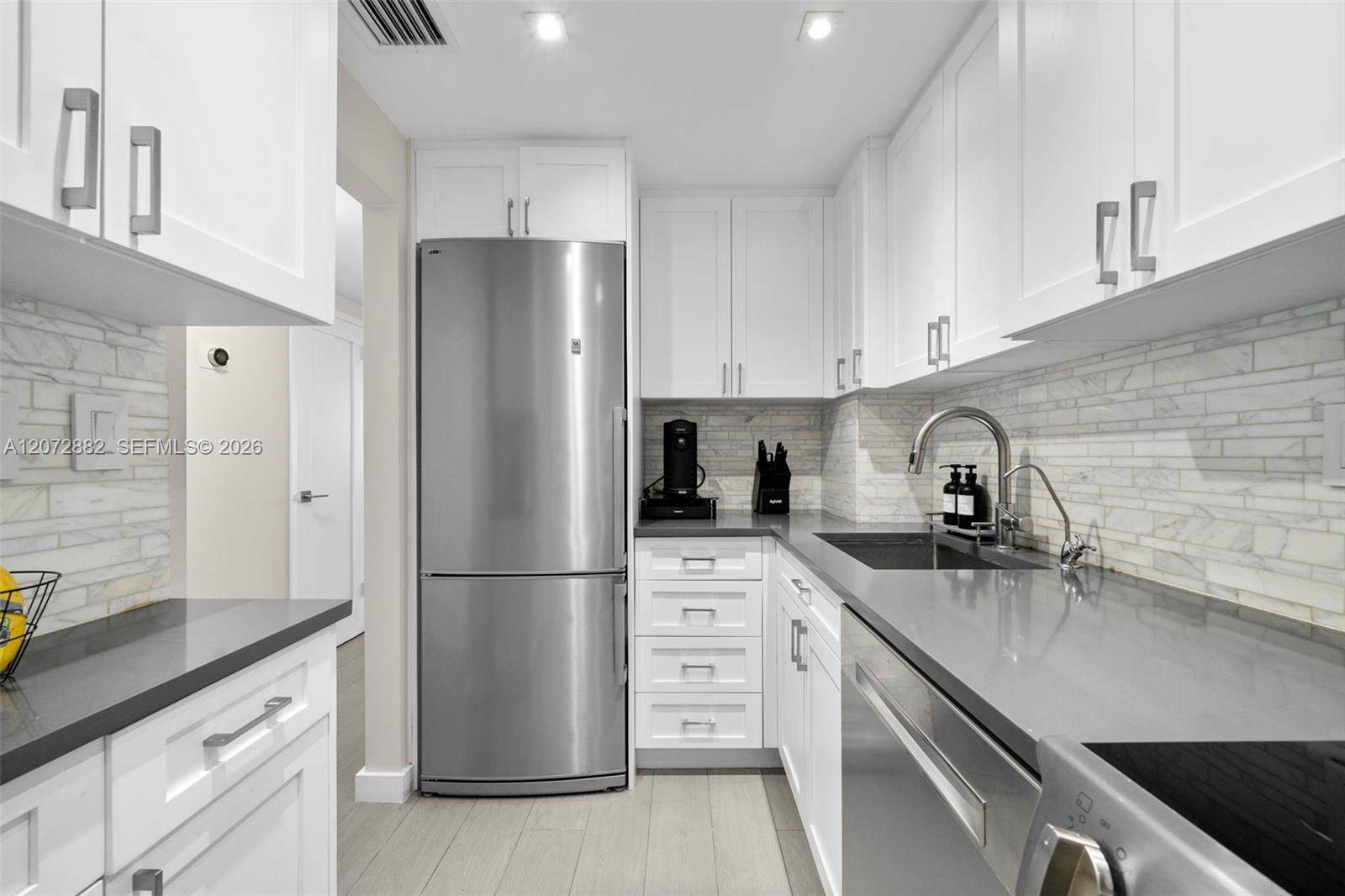 2899 Collins Avenue 1624
