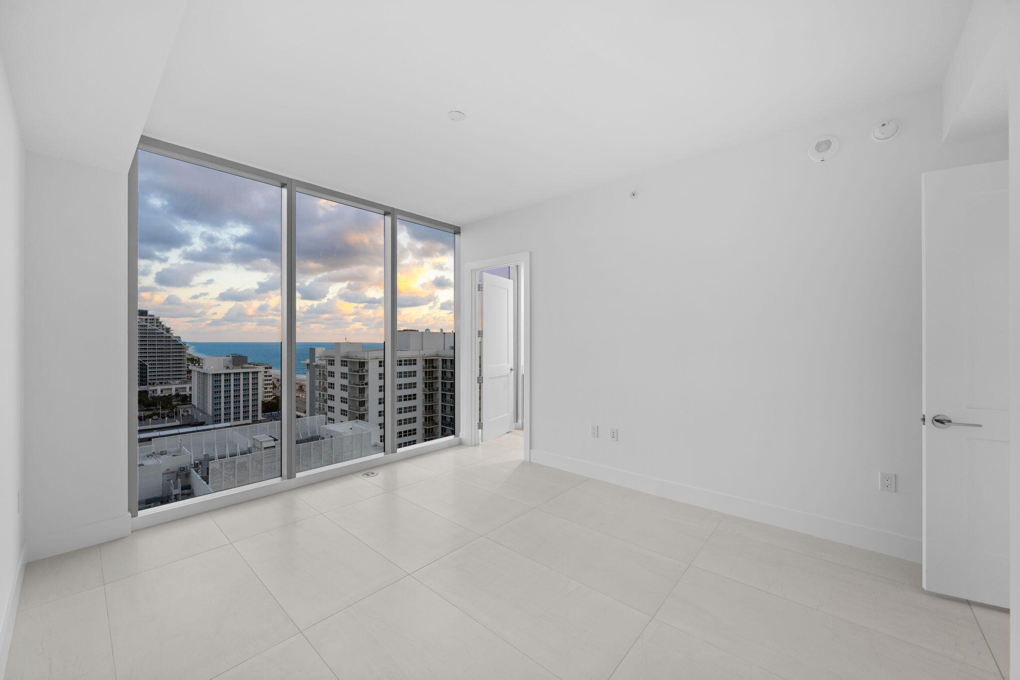 151 N Seabreeze Boulevard 1504