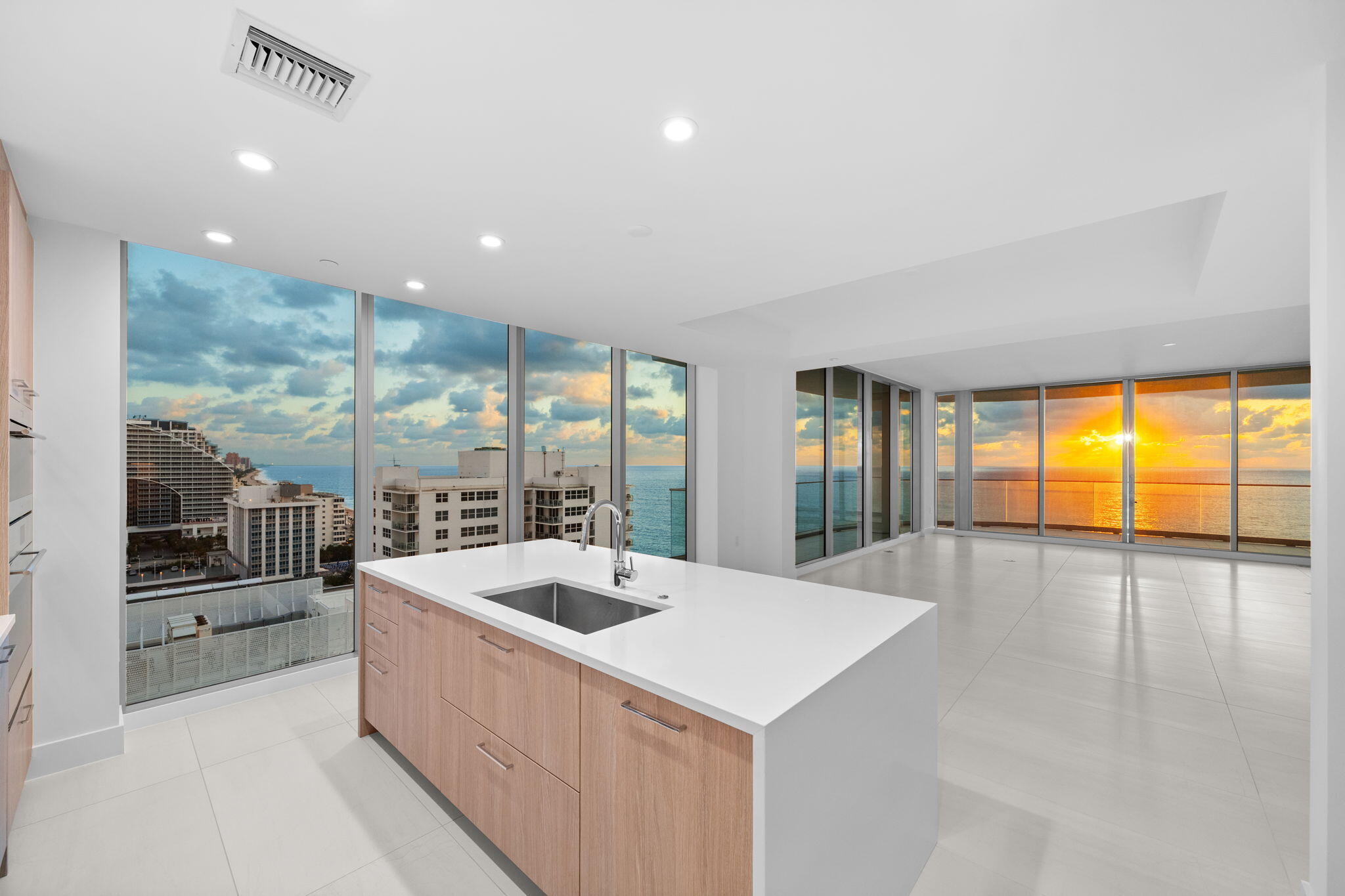 151 N Seabreeze Boulevard 1504