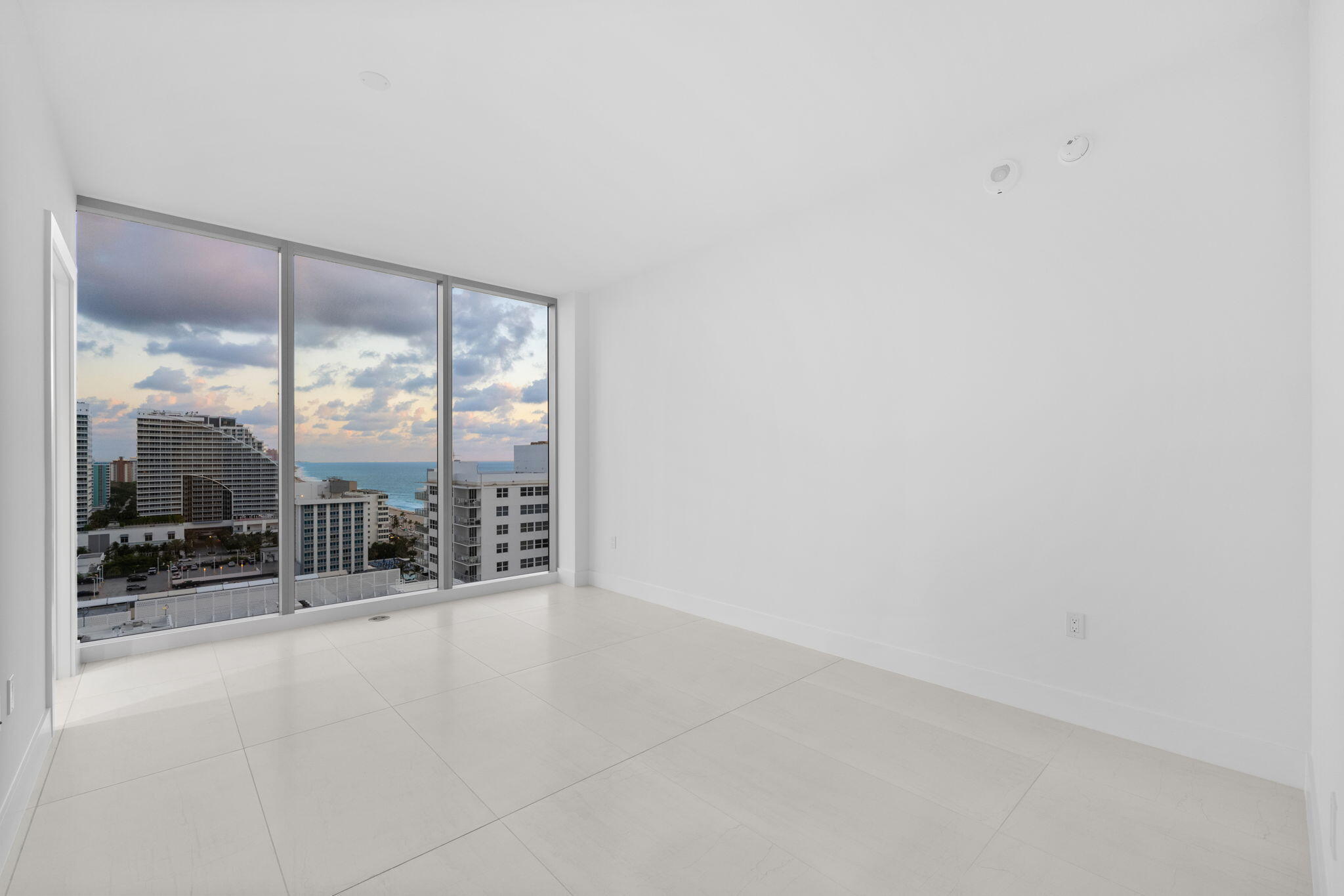 151 N Seabreeze Boulevard 1504