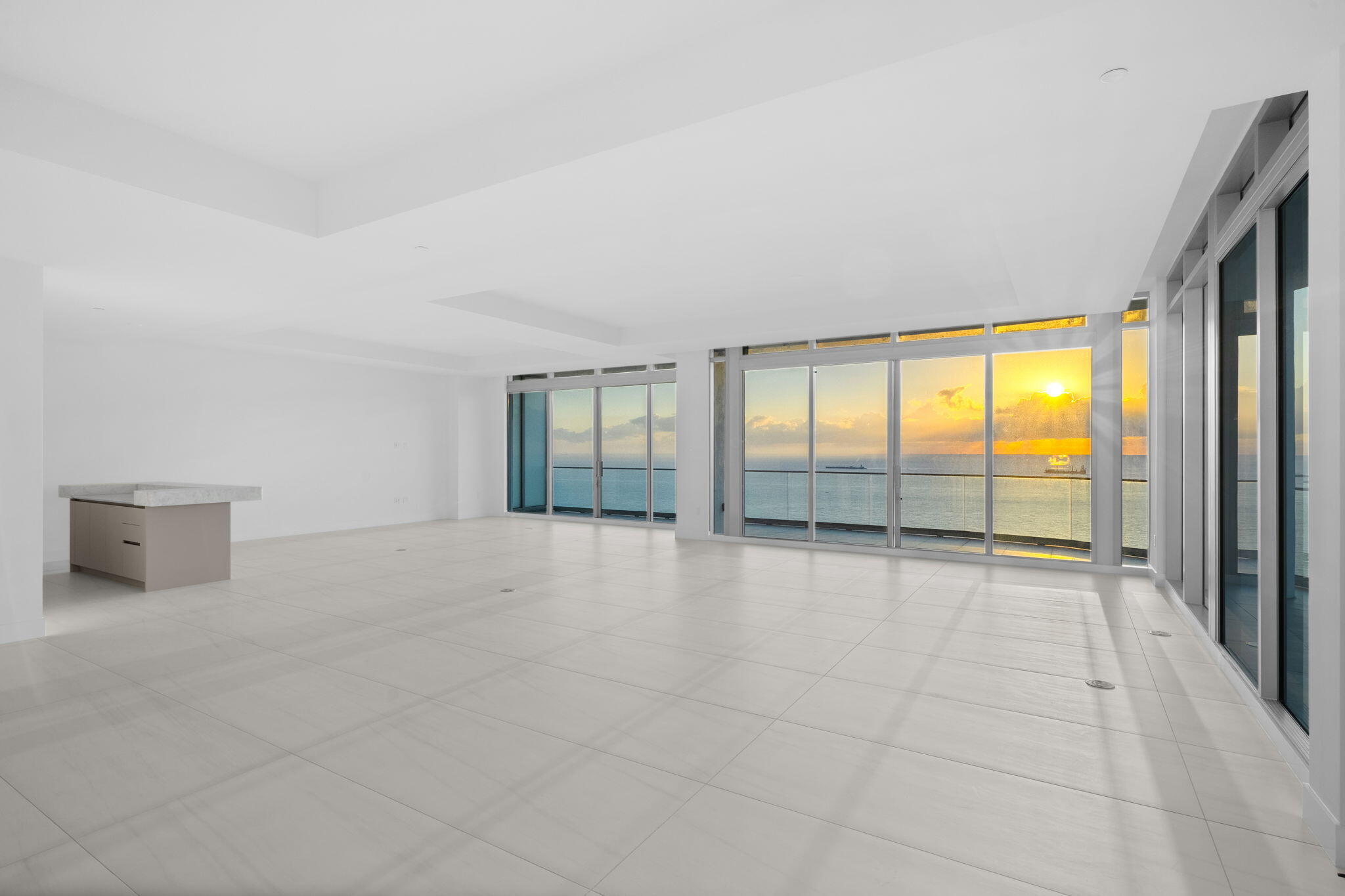 151 N Seabreeze Boulevard Ph2601-e