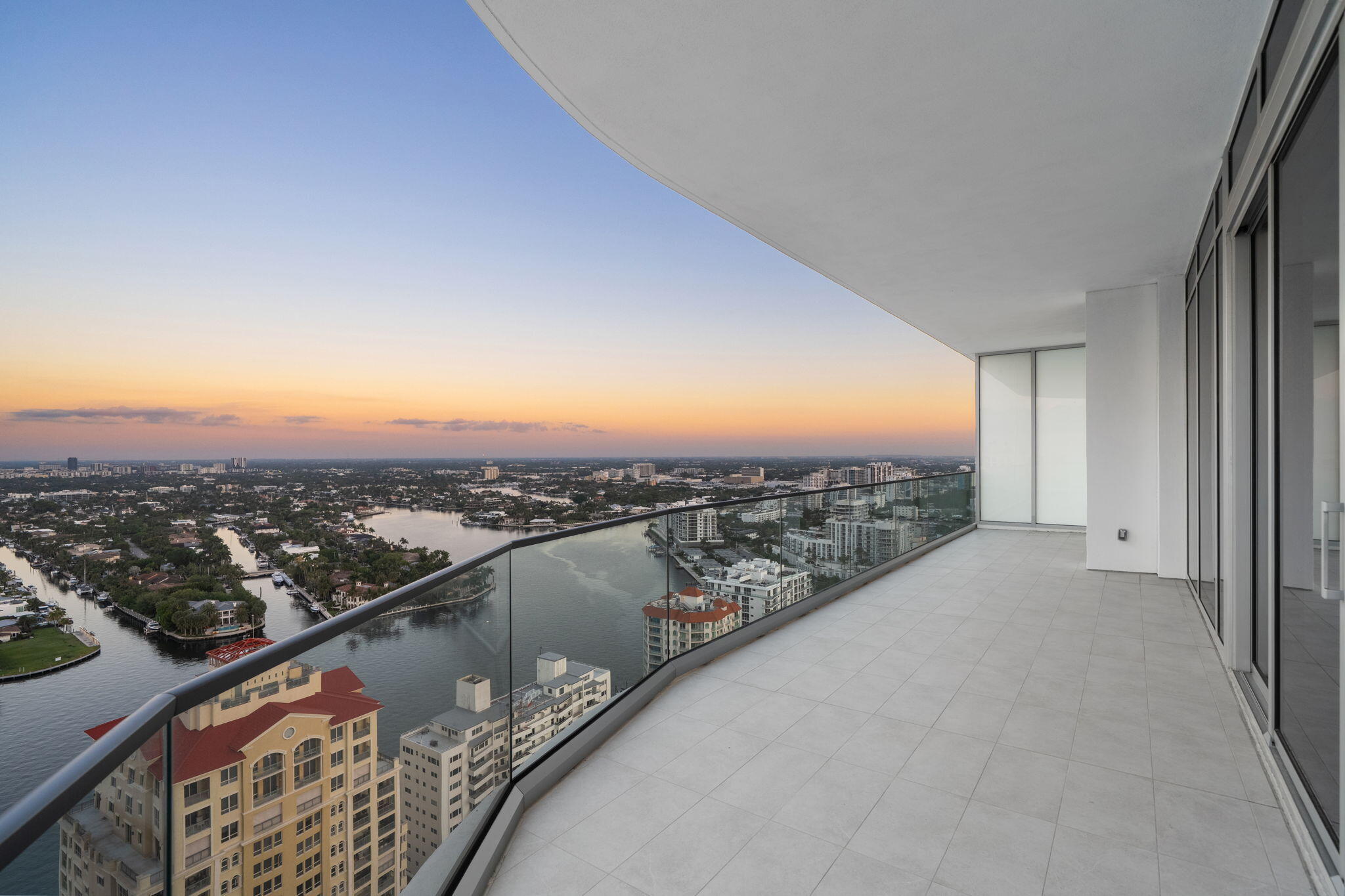 151 N Seabreeze Boulevard Ph2601-e