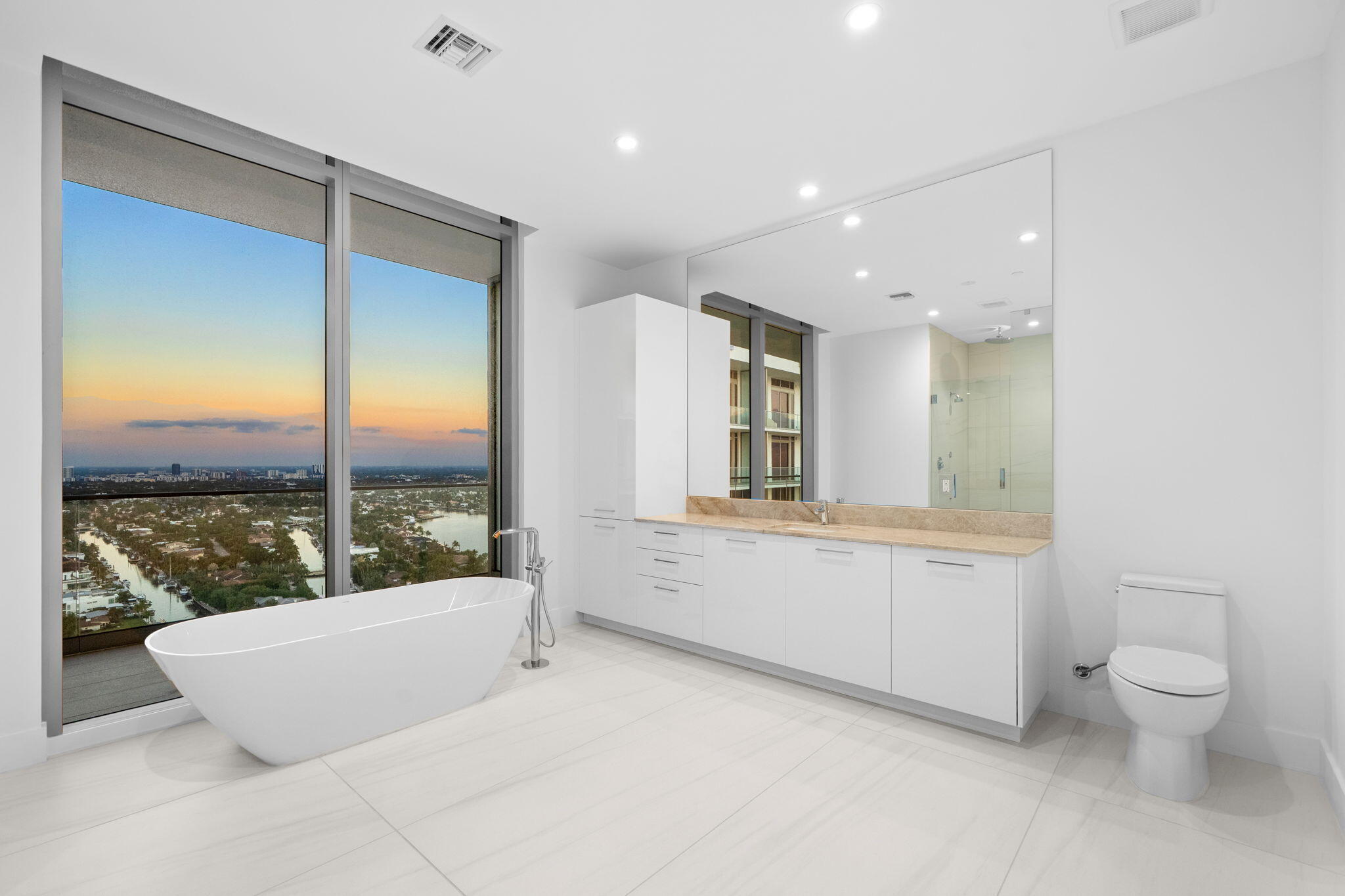 151 N Seabreeze Boulevard Ph2601-e