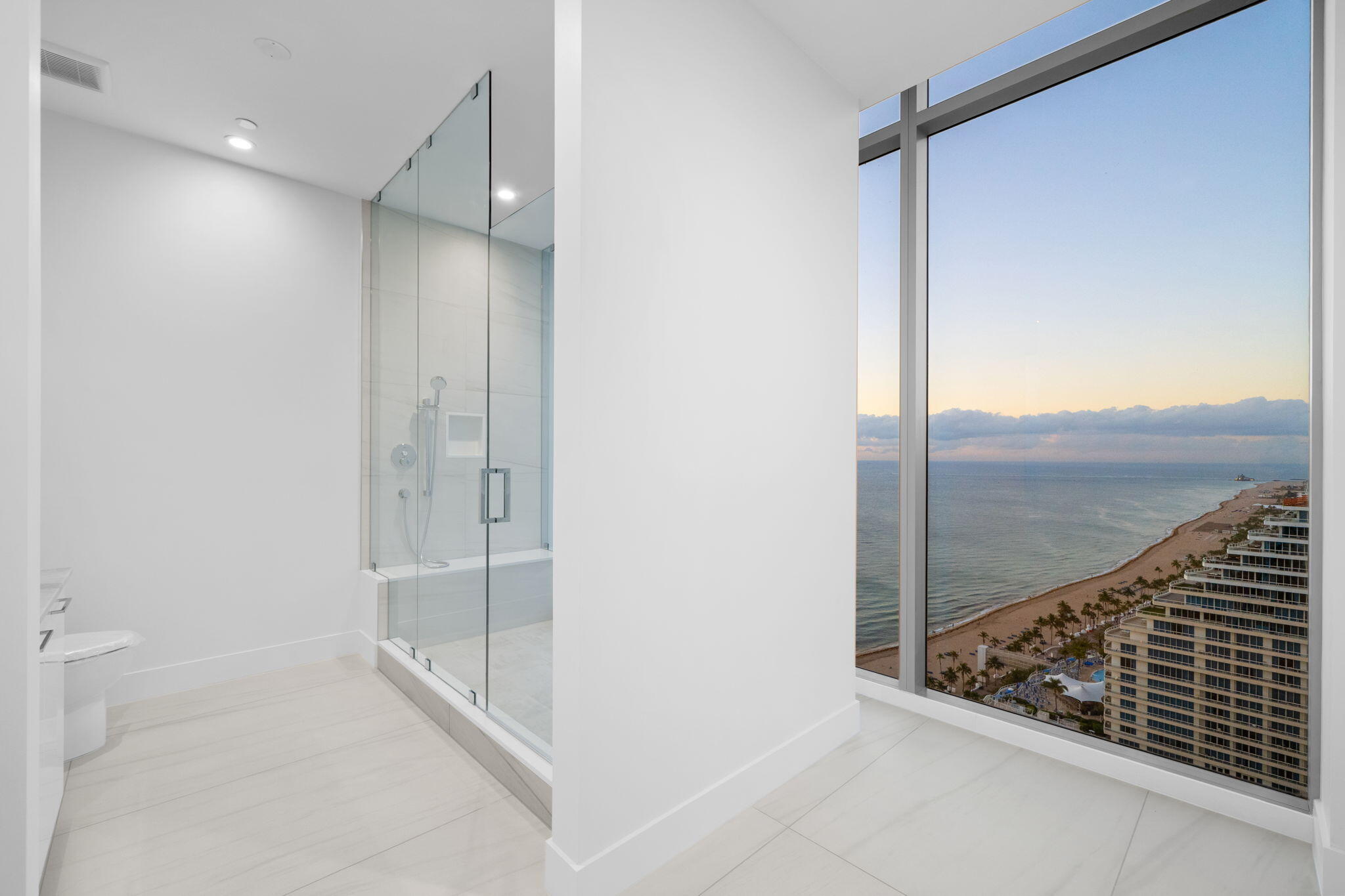 151 N Seabreeze Boulevard Ph2601-e