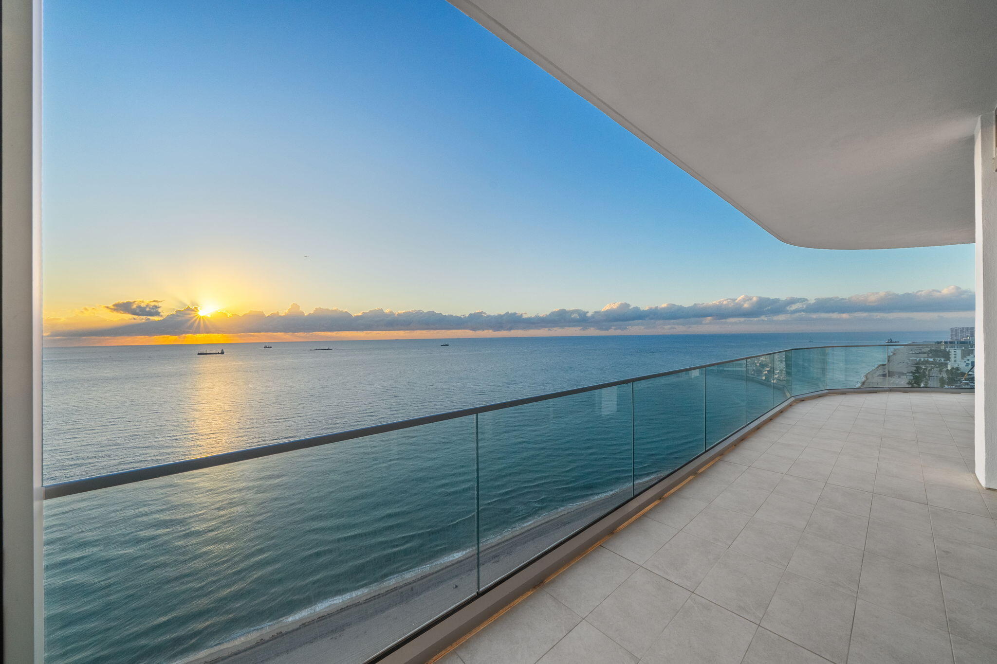 151 N Seabreeze Boulevard Ph2601-e